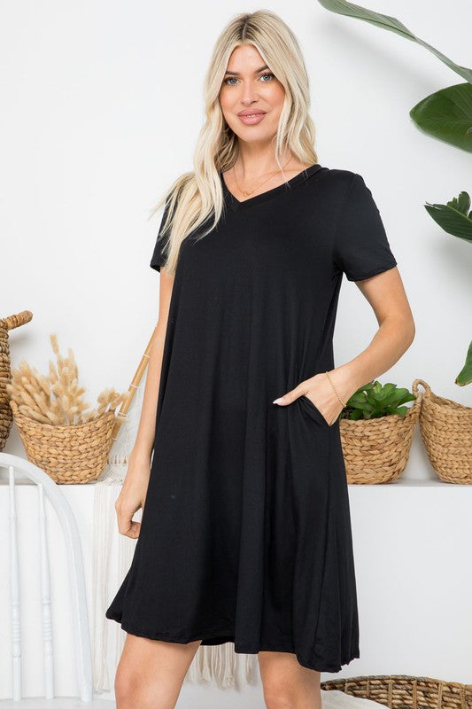 Simplici-Tee T-Shirt Dress in Black - Curvy